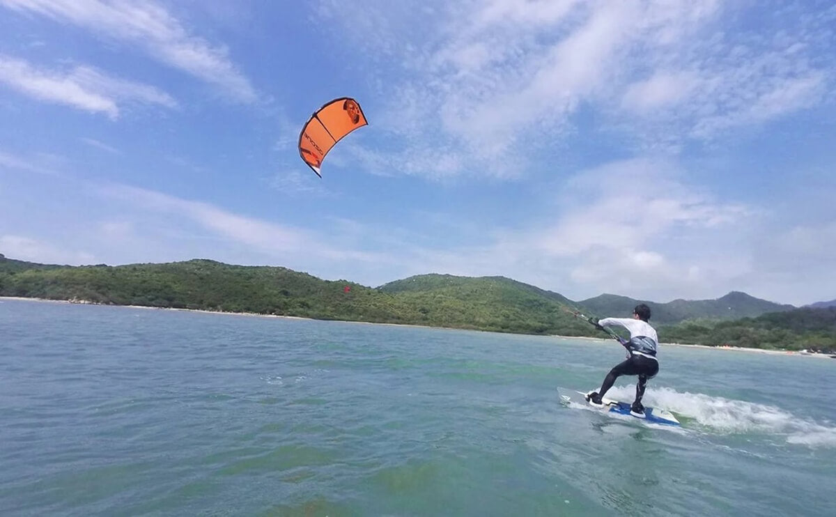 【風箏衝浪】感受海上的刺激與風同行附風箏衝浪體驗課程及用品裝備推薦 – swim.is